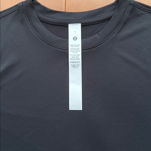 Lululemon Ultralight Hip Length T-Shirt - Picture 3 of 4